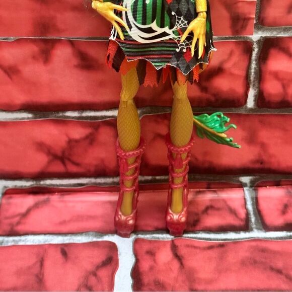 Monster High FREAK DU CHIC Jinafire doll - Picture 13 of 14